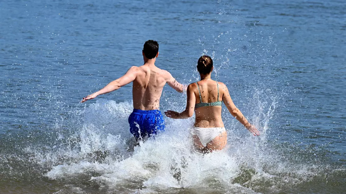 Es soll über 30 Grad in einigen Regionen Deutschlands werrden.  - Bild: Roberto Pfeil/dpa