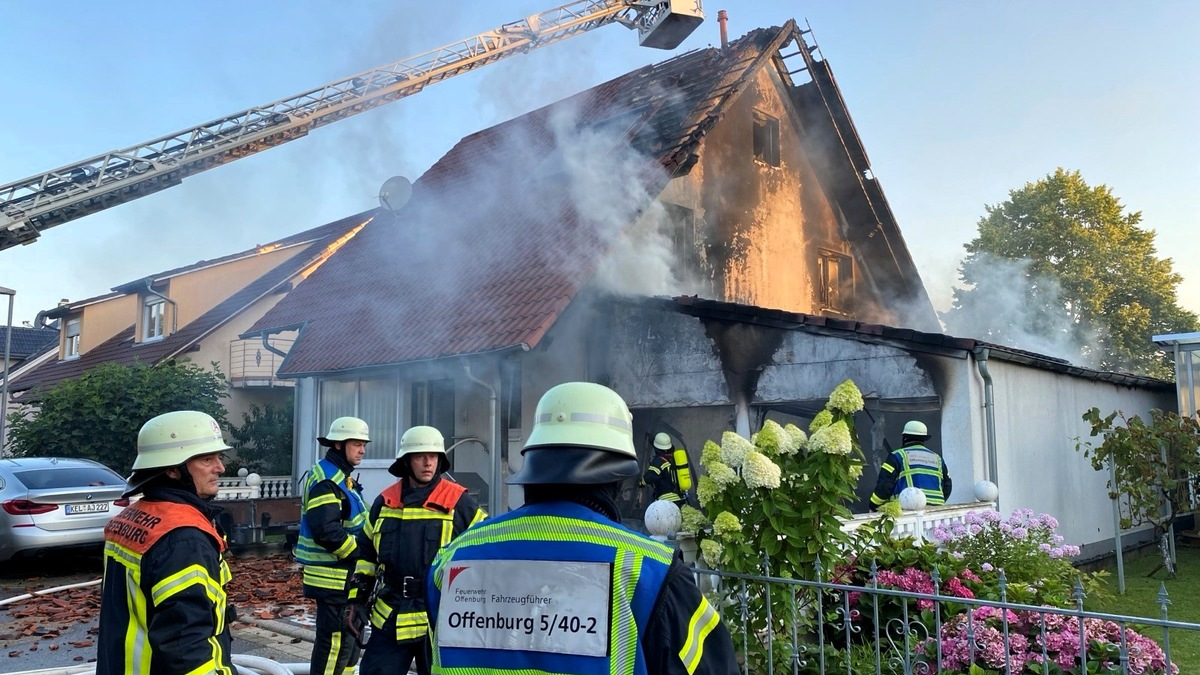 FW-OG: Garagenbrand breitet sich auf Wohnhaus aus - Foto: presseportal.de