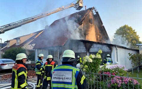 FW-OG: Garagenbrand breitet sich auf Wohnhaus aus - Foto: presseportal.de