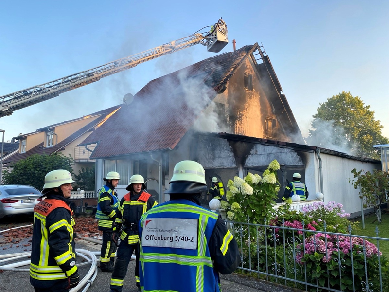 FW-OG: Garagenbrand breitet sich auf Wohnhaus aus - Foto: presseportal.de