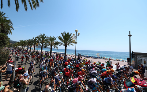 Auf der vorletzten Etappe der 111. Tour de France starten die Radprofis in Nizza. - Foto: David Pintens/Belga/dpa