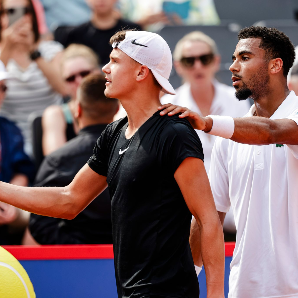 Arthur Fils (r) steht in seinem ersten Finale in einem 500er-Turnier. - Foto: Frank Molter/dpa