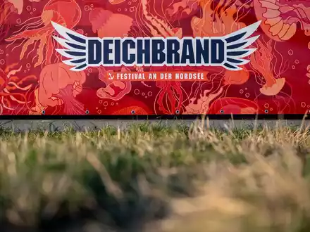 Wegen der weltweiten IT-Üanne kommen einige Musiker zu spät zum Deichbrand - Foto: Hauke-Christian Dittrich/dpa
