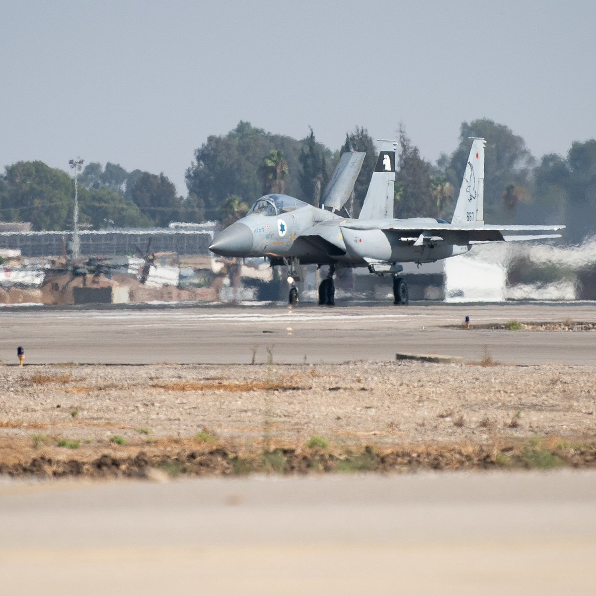 Israelische Kampfjets bombardierten aus Vergeltung für einen Drohnenangriff der Huthi-Milizen einen Hafen im Jemen. - Foto: Idf Spokesperson/ZUMA Press Wire/dpa