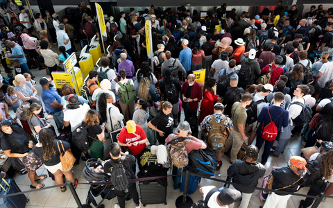 Nach Angaben von Microsoft waren am Freitag rund 8,5 Millionen Windows-Geräte von der IT-Panne betroffen. (Archivbild) - Foto: Stephanie Scarbrough/AP/dpa
