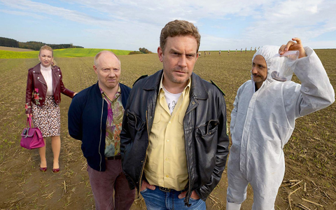 Ein abgetrenntes Ohr beschert Franz und Rudi einen verzwickten Mordfall - Foto: Bernd Schuller/BR/Constantin Film Verleih GmbH/ARD Degeto/dpa