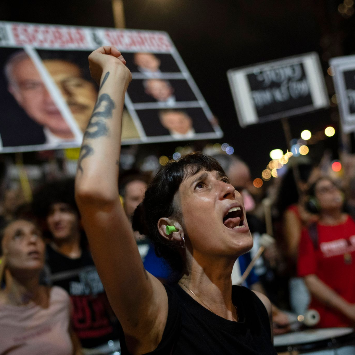 Kritiker werfen Netanjahu vor, ein Abkommen sabotieren zu wollen.  - Foto: Leo Correa/AP