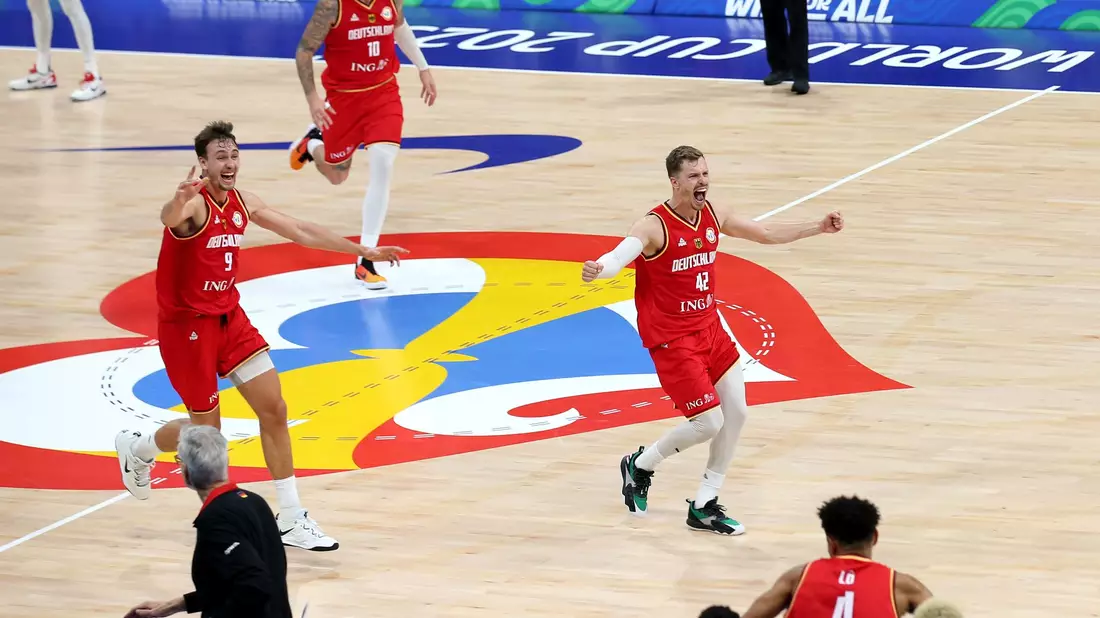 Deutschlands Profis jubeln nach dem WM-Halbfinale. - Bild: Matthias Stickel/dpa