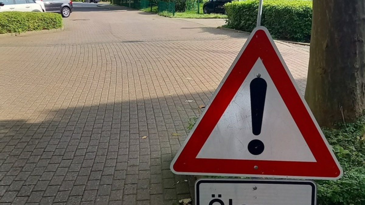 FW-EN: Intensive Ölspur in Westende und Brandmeldealarm durch Wasserdampf - Foto: presseportal.de