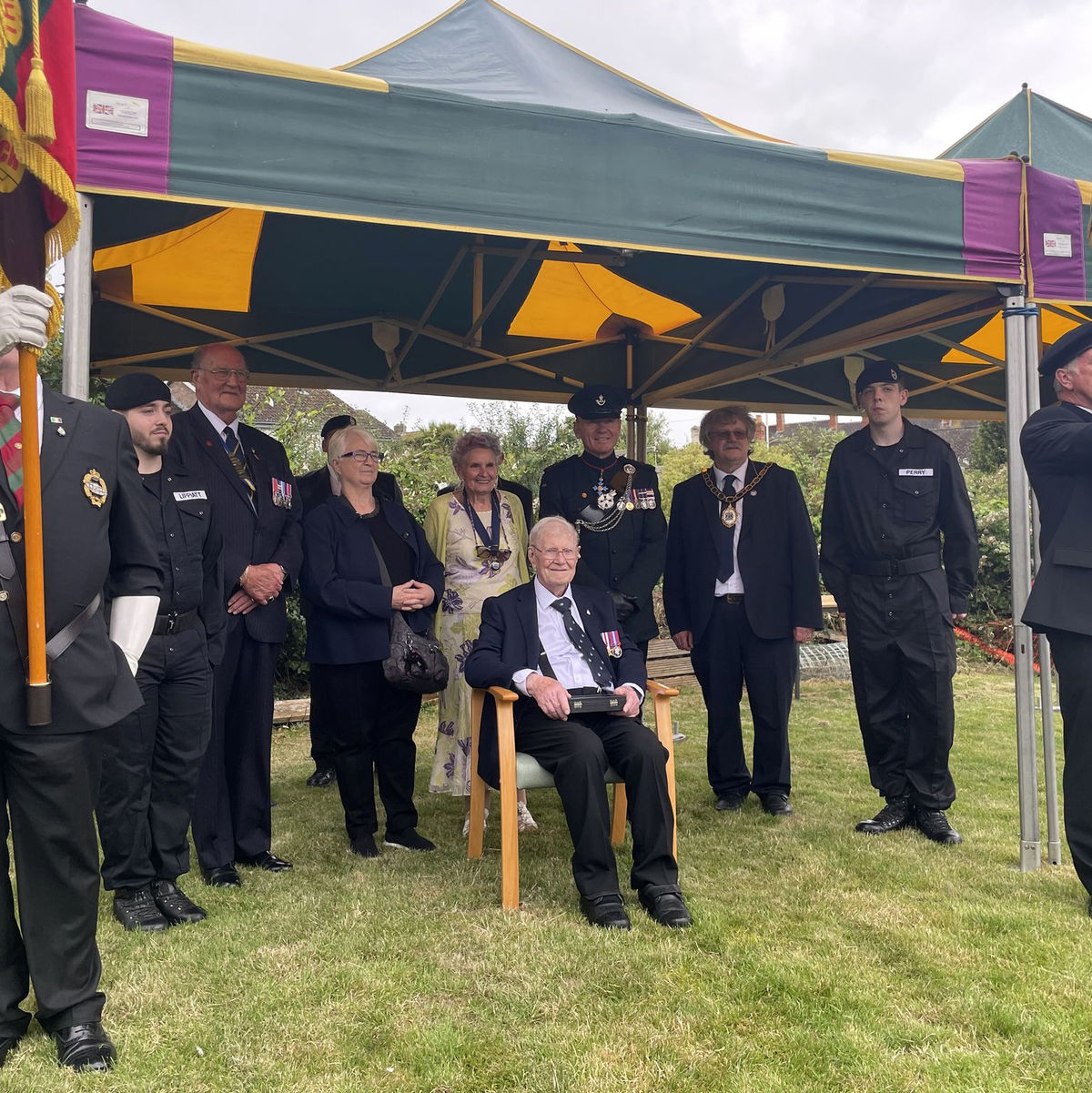 Der Veteran Lewis musste lange auf die Medaille warten. - Foto: George Thompson/PA Wire/dpa