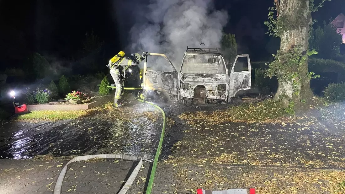 FW-EN: Fahrzeugbrand und 3 weitere Einsätze bisher am Wochenende für die Freiwillige Feuerwehr Wetter (Ruhr) - Bild: presseportal.de