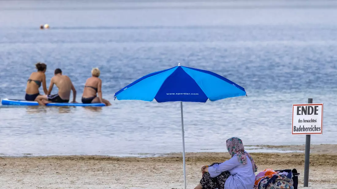 Beim Baden im Neustädter See ist ein 62-Jähriger aus Schwerin ums Leben gekommen.   - Bild: Jens Büttner/dpa-Zentralbild/dpa
