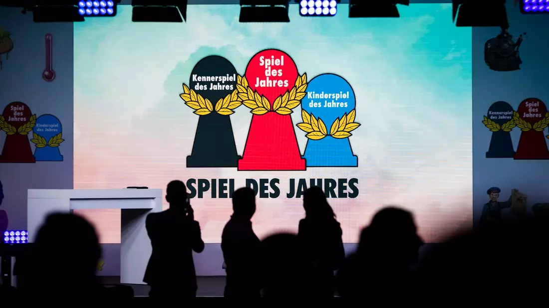Erstmals gewinnt ein Zweier-Spiel die renommierte Auszeichnung. - Bild: Christoph Soeder/dpa
