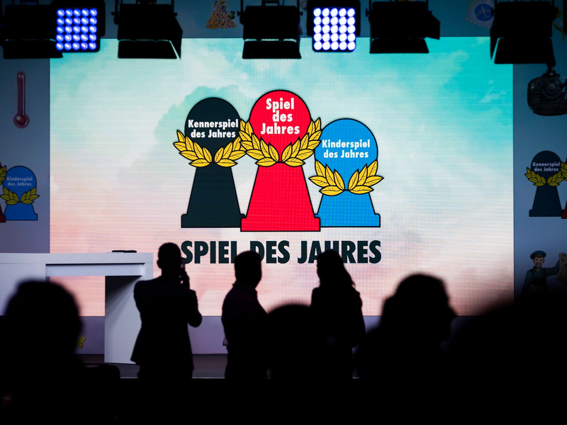 Erstmals gewinnt ein Zweier-Spiel die renommierte Auszeichnung. - Foto: Christoph Soeder/dpa