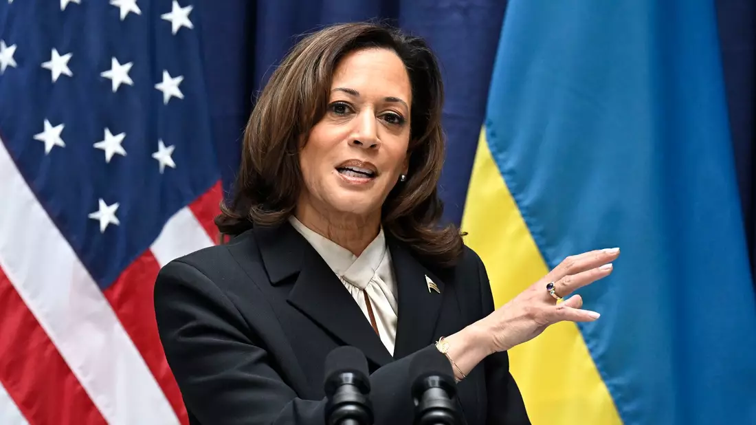 US-Präsident Biden stellt sich hinter Vize Harris. (Archivbild) - Bild: Tobias Schwarz/POOL AFP/AP