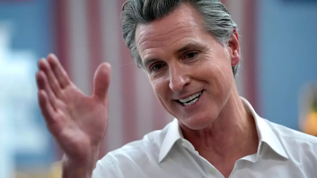 Der Demokrat Newsom stellt sich hinter Harris. (Archivbild) - Bild: Steven Senne/AP/dpa