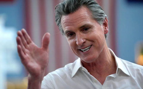 Der Demokrat Newsom stellt sich hinter Harris. (Archivbild) - Foto: Steven Senne/AP/dpa