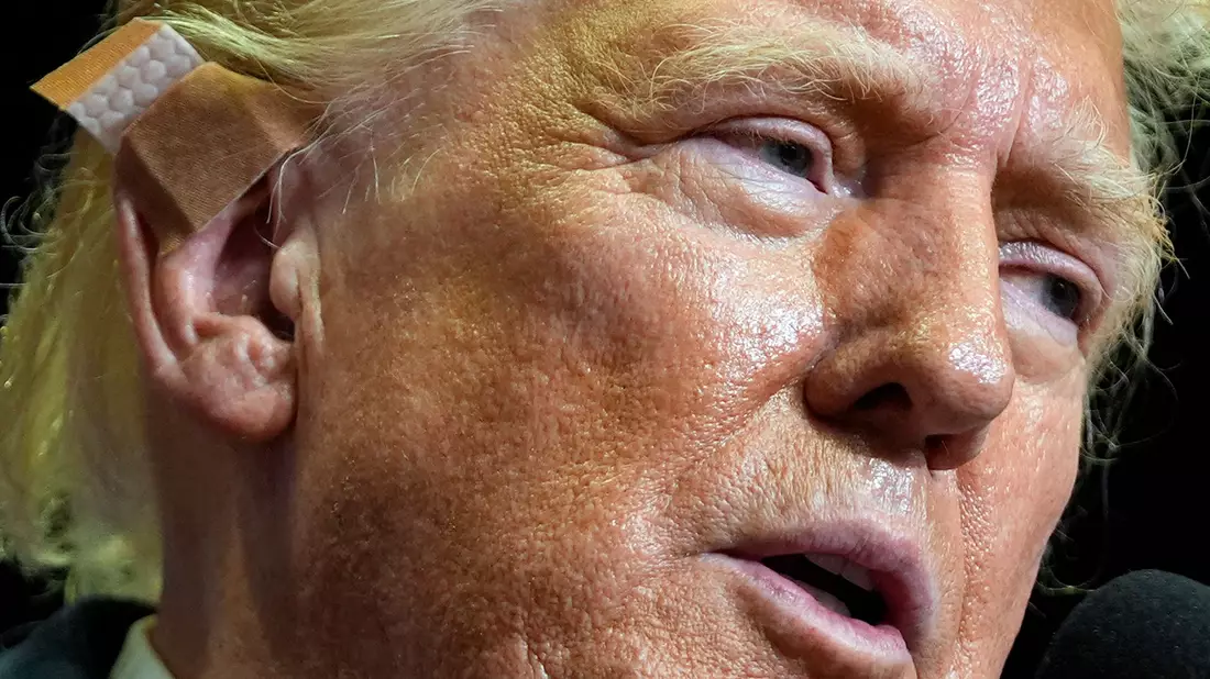 In vielen der Spaßbewertungen wurde Trump ins Lächerliche gezogen. (Archivbild) - Bild: Evan Vucci/AP/dpa