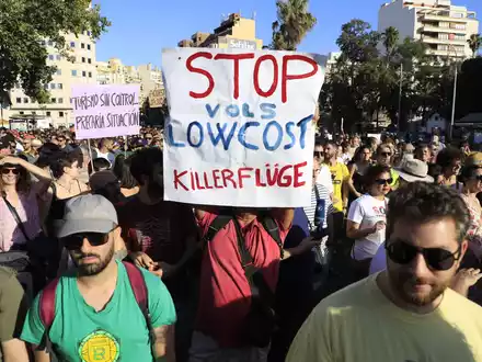 Massentourismus wird auch auf Mallorca unter anderem für die immer schlimmer werdende Wohnungsnot verantwortlich gemacht. (Archivbild) - Foto: Clara Margais/dpa