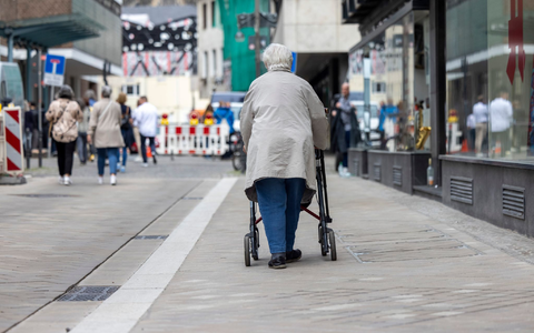 Bei rund 1,08 Millionen Altersrenten mit mindestens 45 Versicherungsjahren lag die Rente Ende 2023 unter 1.200 Euro im Monat. (Symbolbild) - Foto: Thomas Banneyer/dpa