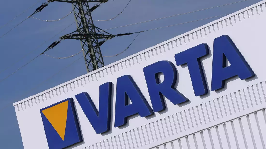 Varta will an den deutschen Standorten, wie hier in Nördlingen, festhalten. In der Verwaltung sollen aber Stellen wegfallen. (Archivbild) - Bild: Karl-Josef Hildenbrand/dpa