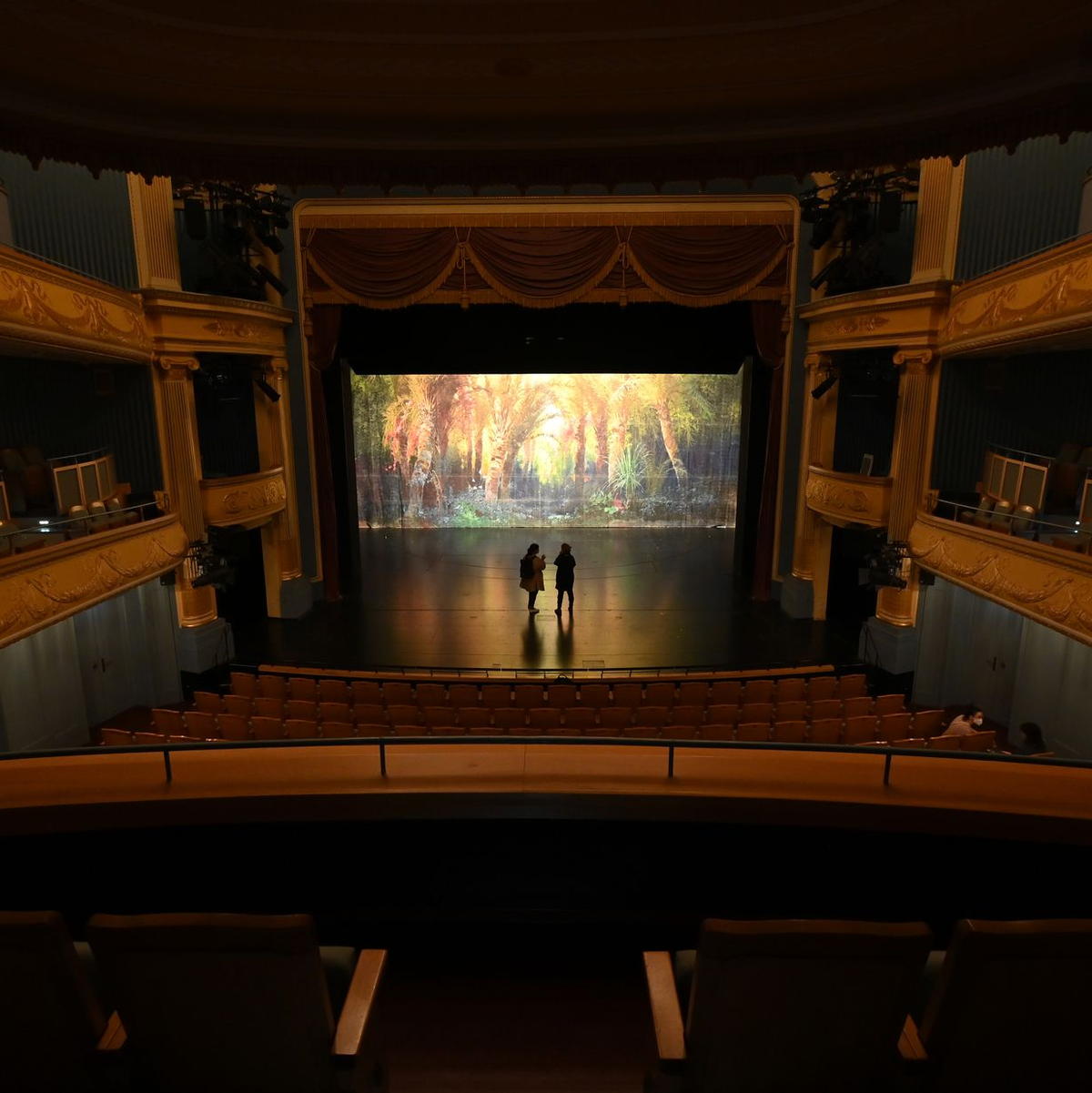 Der Innenraum des heutigen Staatstheaters Meiningen. (Archivfoto) - Foto: Martin Schutt/dpa-Zentralbild/dpa