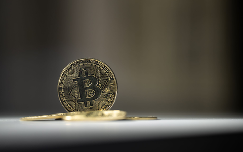 Der Bitcoin-Kurs ist nach dem Biden-Rückzug angestiegen. (Symbolbild) - Foto: Hannes P. Albert/dpa