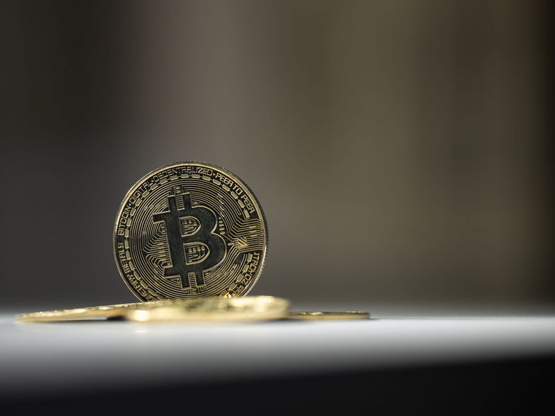 Der Bitcoin-Kurs ist nach dem Biden-Rückzug angestiegen. (Symbolbild) - Foto: Hannes P. Albert/dpa