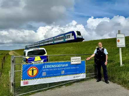 BPOL-FL: Hindenburgdamm - Personen und Radfahrer sorgen für Polizeieinsätze- Warnschilder angebracht - Foto: presseportal.de