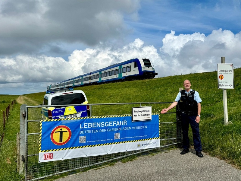 BPOL-FL: Hindenburgdamm - Personen und Radfahrer sorgen für Polizeieinsätze- Warnschilder angebracht - Foto: presseportal.de
