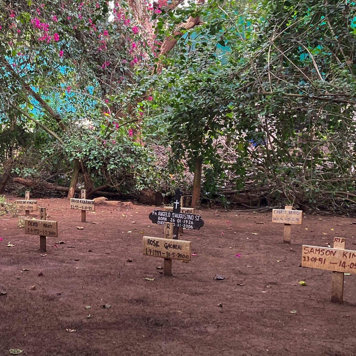 Viele Kinder, die sich etwa bei ihrer Geburt oder beim Stillen infiziert haben, erhalten keine Medikamente. (Archivbild) - Foto: Cara Anna/AP
