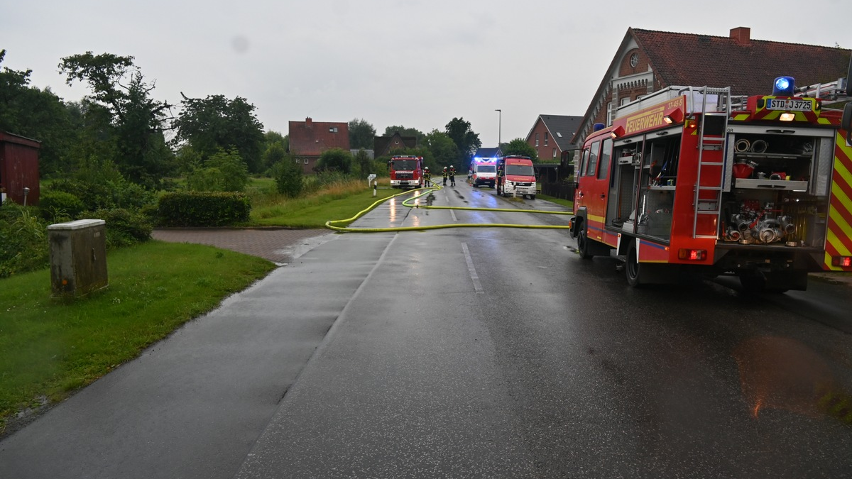 POL-STD: Brände und Blitzeinschlag am Wochenende - Foto: presseportal.de