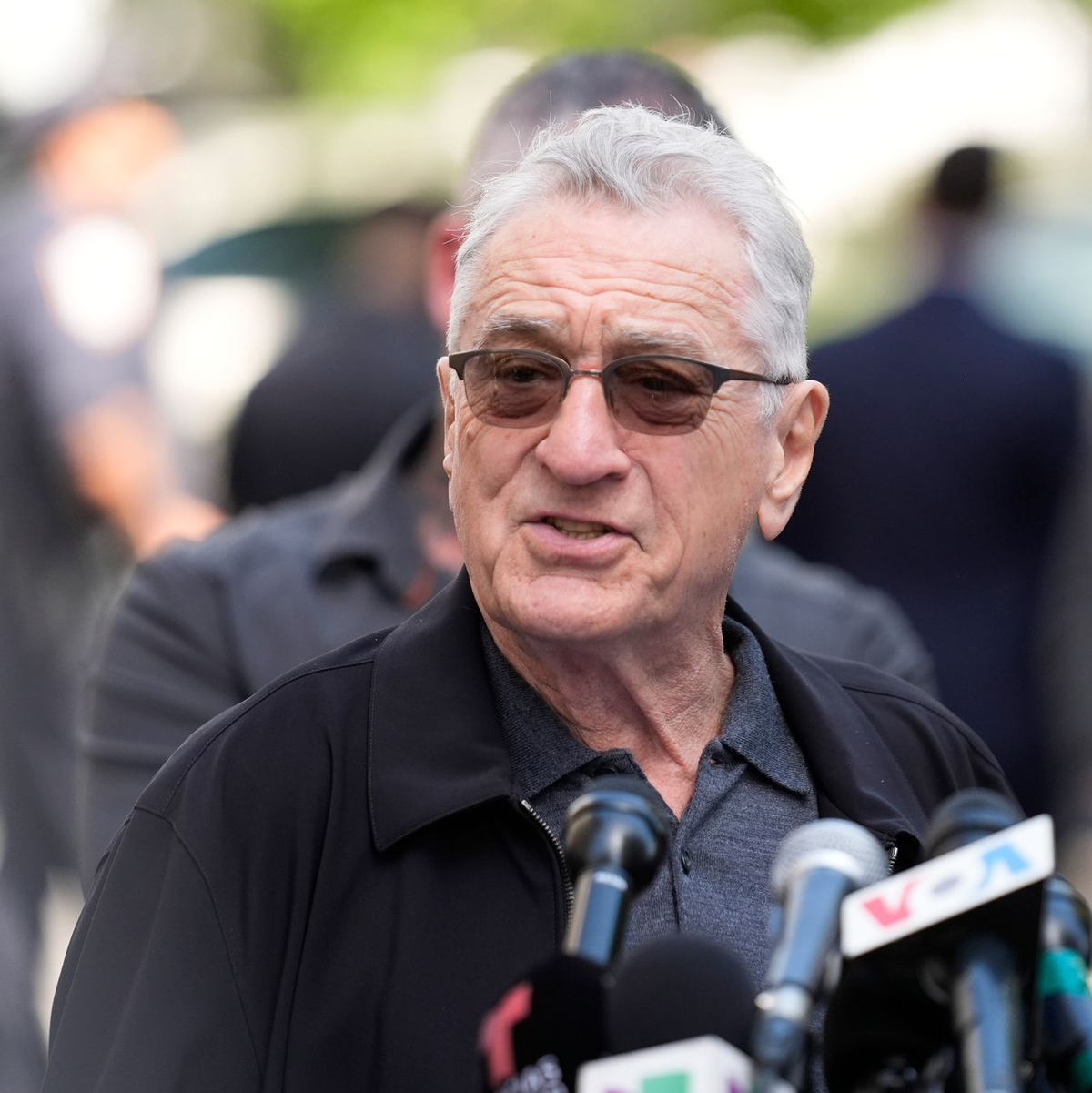 Robert De Niro unterstüzt Joe Biden während in New York der Strafprozess gegen Ex-US-Präsident Trump läuft.  - Foto: Seth Wenig/AP/dpa