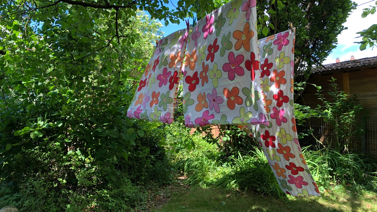 Wäschetrocknen im Freien ist gut für die Umwelt, vorteilhaft für die Hygiene und zudem kostenlos - Foto: presseportal.de