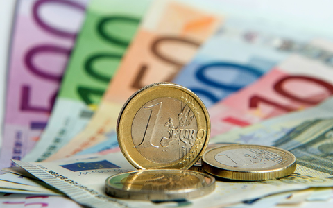 Das Medianentgelt ist das Einkommen, bei dem es genauso viele Menschen mit einem höheren wie mit einem niedrigeren Einkommen gibt. - Foto: Daniel Reinhardt/dpa