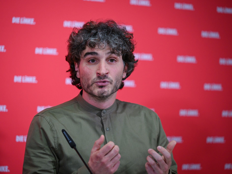 Ates Gürpinar (Linke) fordert eine Bahnreform 2.0 für verlässlichere und billigere Fahrten im Zug (Archivbild). - Foto: Soeren Stache/dpa