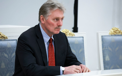 Kremlsprecher Dmitri Peskow rechnet damit, dass die USA die Ukraine in dem Krieg weiter unterstützen. (Archivbild) - Foto: Vyacheslav Prokofyev/Sputnik Kremlin Pool via AP/dpa