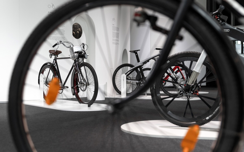 Im Blickfeld: Fahrradausstellung Lenker von morgen ab sofort in der Autostadt zu sehen - Foto: presseportal.de Im Blickfeld: Fahrradausstellung Lenker von morgen ab sofort in der Autostadt zu sehen - Foto: presseportal.de