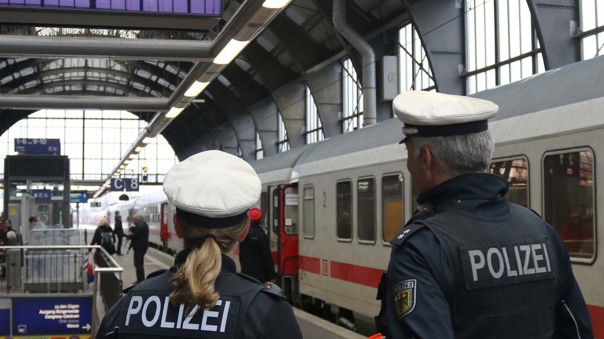 BPOL-HB: 20-jähriger bedroht Schaffnerin am Bremer Hauptbahnhof - Foto: presseportal.de