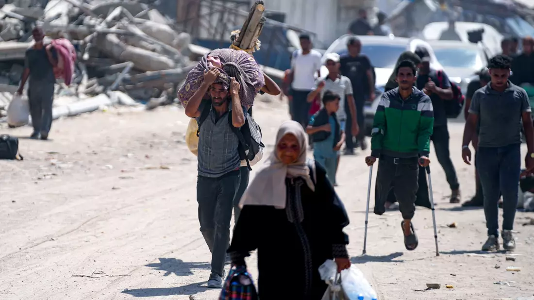 In den Süden des Gazastreifens vertriebene Palästinenser sollen in wenigen Tagen in den zerstörten Norden zurückkehren können. (Symbolbild) - Bild: Abdel Kareem Hana/AP/dpa