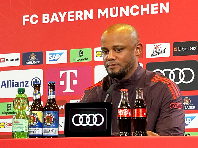 Bayern-Coach Vincent Kompany vermeidet beharrlich Einschätzungen zu Spielern. - Foto: Christian Kunz/dpa