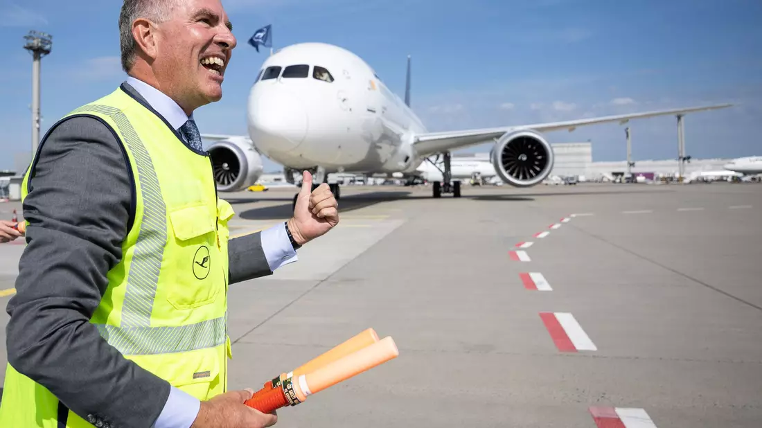 Künftig darf Lufthansa Technik die Kabinen der Boeing Dreamliner umbauen. (Archivbild) - Bild: Hannes P. Albert/dpa