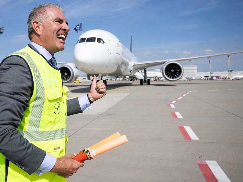 Künftig darf Lufthansa Technik die Kabinen der Boeing Dreamliner umbauen. (Archivbild) - Foto: Hannes P. Albert/dpa