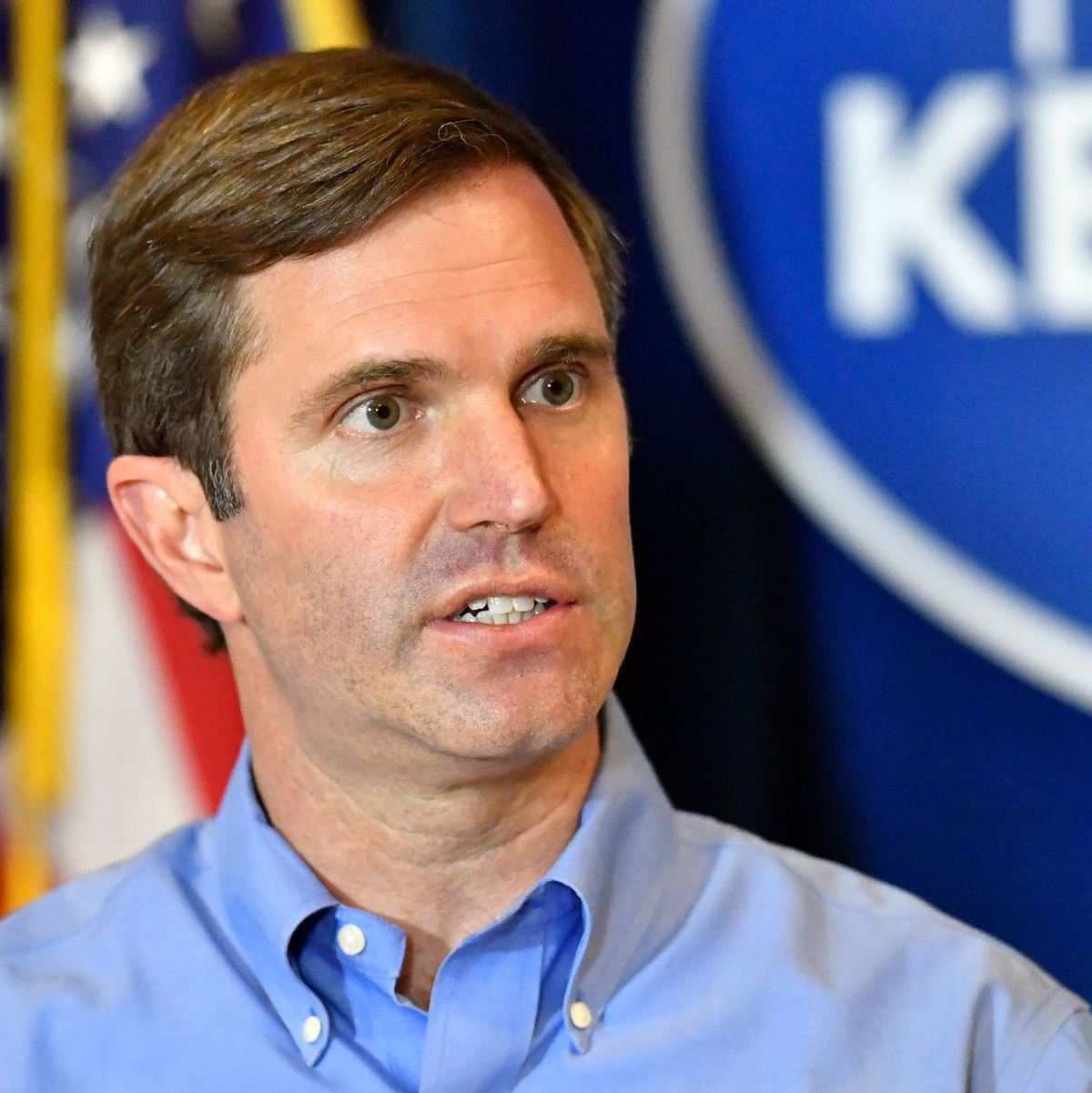 Ihm wird nicht nur bei den Demokraten eine große Anziehungskraft nachgesagt: Andy Beshear, Gouverneur von Kentucky. (Archivbild) - Foto: Timothy D. Easley/AP/dpa