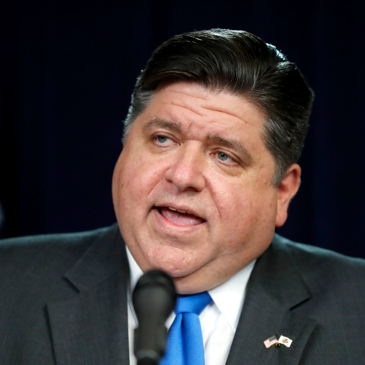 Der Gouverneur von Illinois, J.B. Pritzker, gilt als gut vernetzt, aber international nicht besonders bekannt. (Archivbild) - Foto: Charles Rex Arbogast/AP/dpa