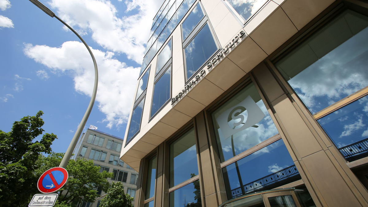 Ein philippinischer Seemann sei bei einem Brand auf einem Containerschiff vor Indien gestorben, teilte  Bernhard Schulte Shipmanagement mit. - Foto: Bodo Marks/dpa