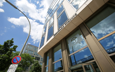 Ein philippinischer Seemann sei bei einem Brand auf einem Containerschiff vor Indien gestorben, teilte Bernhard Schulte Shipmanagement mit. - Foto: Bodo Marks/dpa Ein philippinischer Seemann sei bei einem Brand auf einem Containerschiff vor Indien gestorben, teilte Bernhard Schulte Shipmanagement mit. - Foto: Bodo Marks/dpa