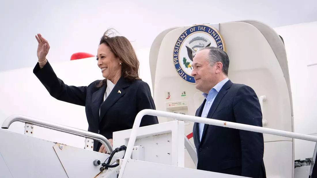 Begleitet wurde Harris am Montag von ihrem Ehemann, Doug Emhoff. Er könnte der erste «First Gentleman» im Weißen Haus werden. - Bild: Erin Schaff/The New York Times/POOL The New York Times/AP