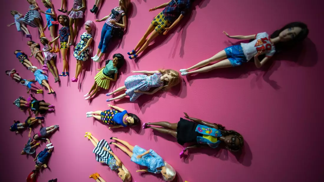 Umstrittene Kultpuppe: die Barbie. (Archivbild) - Bild: Daniel Karmann/dpa