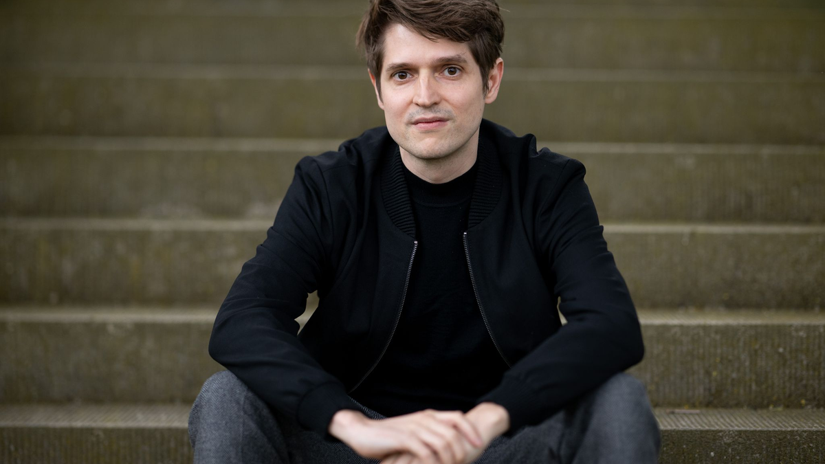 In seinem neuen Buch «Die Geschichten in uns. Vom Schreiben und vom Leben» offenbart der Bestsellerautor so viel Privates und Persönliches wie nie zuvor. (Foto - Archiv)  - Foto: Sebastian Christoph Gollnow/dpa